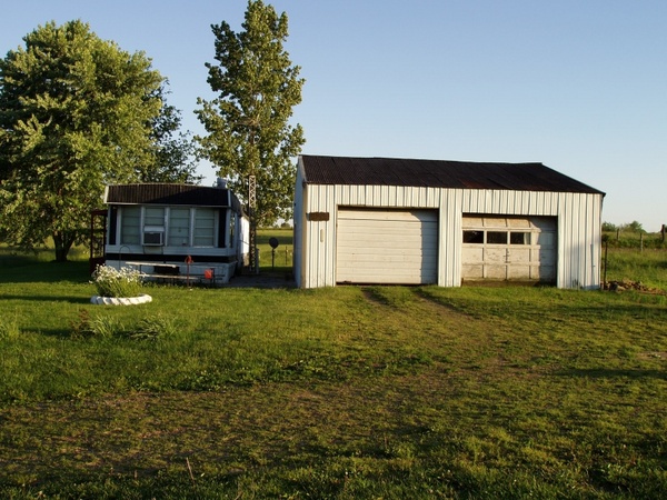 home garage rural 