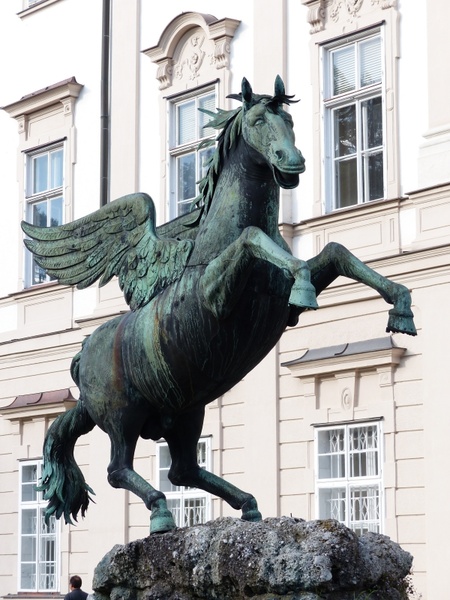 horse monument statue