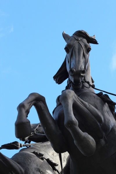 horse sculpture monument 