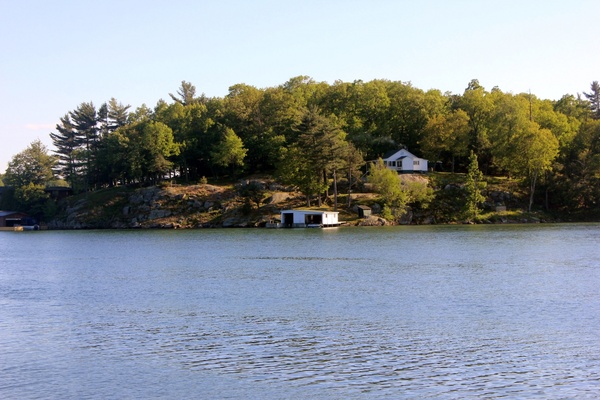 houses on the island in the wellesley island state park new york