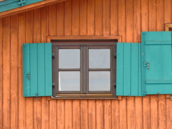 hut log cabin window