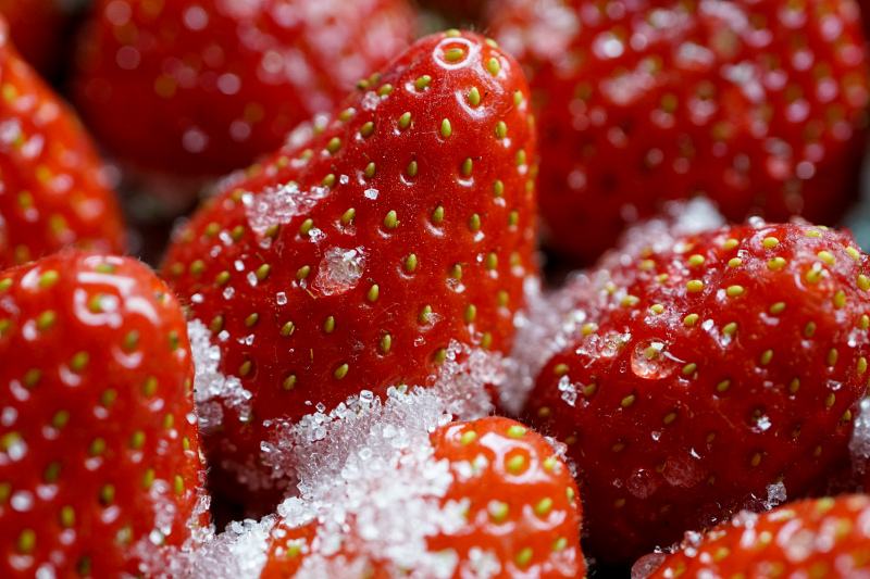 iced strawberries backdrop picture realistic closeup 