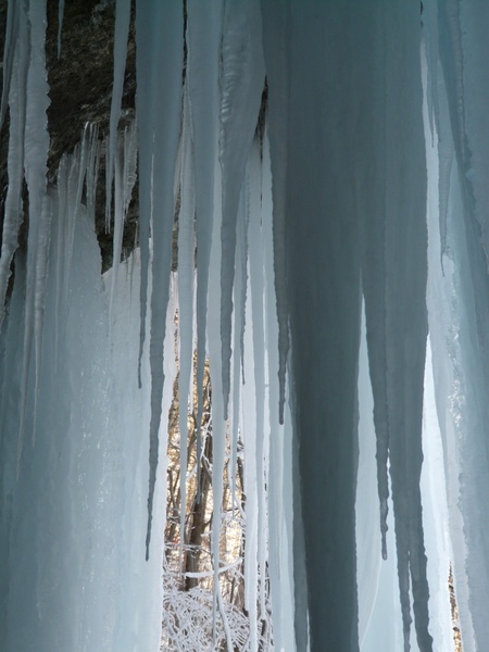 icicle ice curtain ice formations
