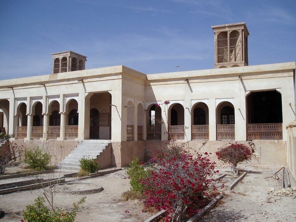 iran building palace 