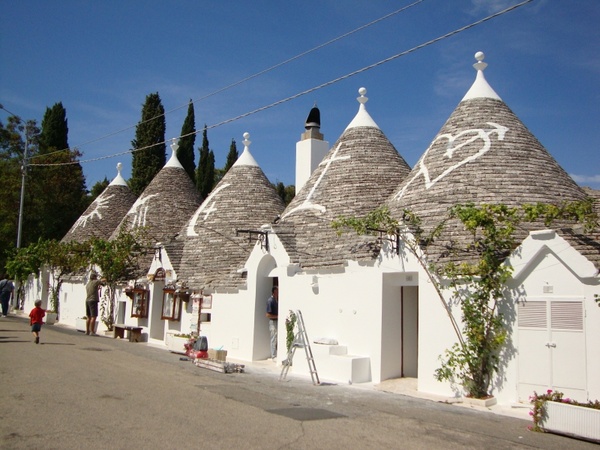 italy alberobello houses