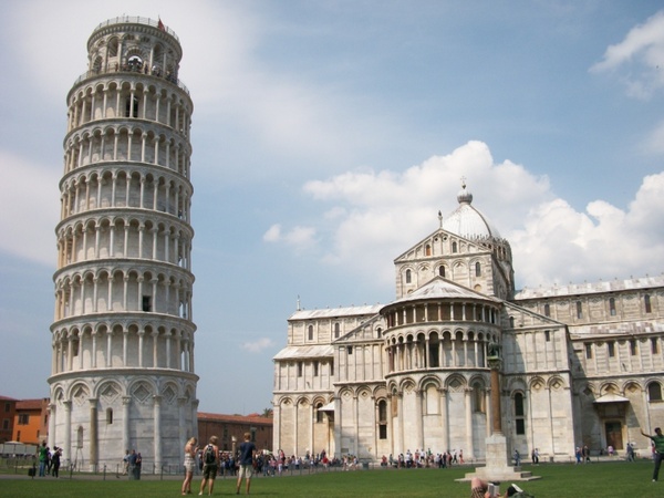 italy pisa leaning tower