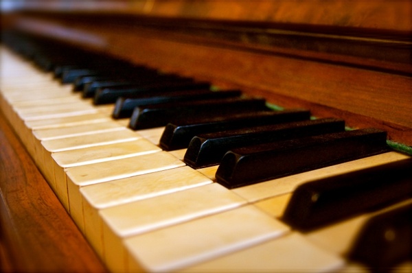 keys piano old