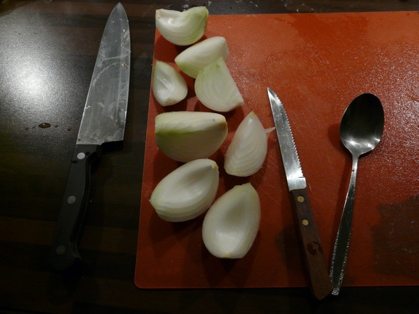 knife cut onion