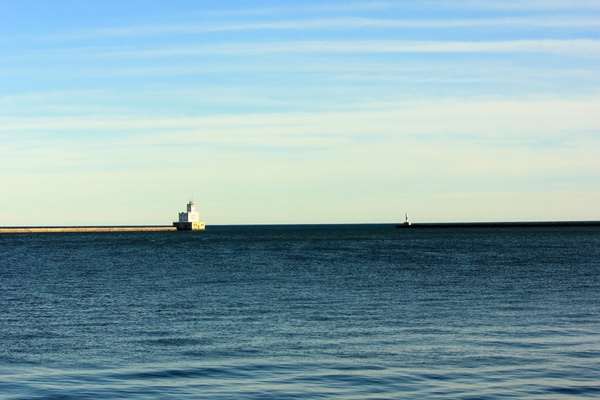 lake and lighthouse in milwaukee wisconsin 