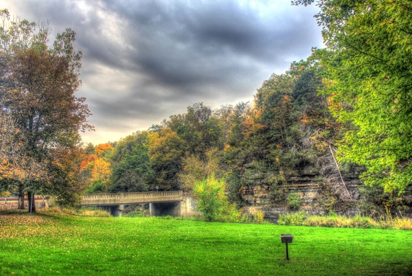 landscape view of apple river canyon state park illinois