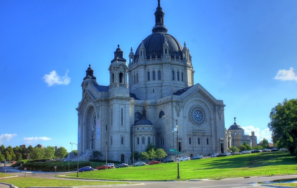 large cathedral building at st paul minnesota