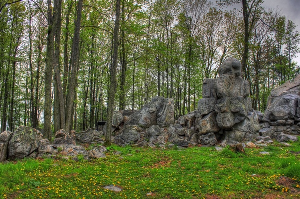 large rocks and trees at rib mountain state park wisconsin