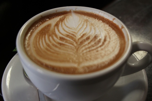 leaf latte art in a mug