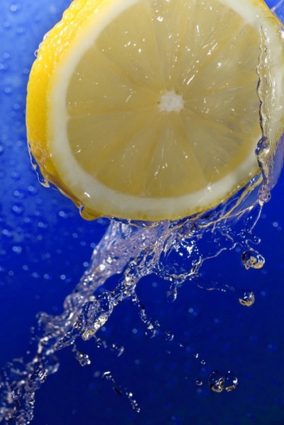 lemon slices and movement of the spray highdefinition picture