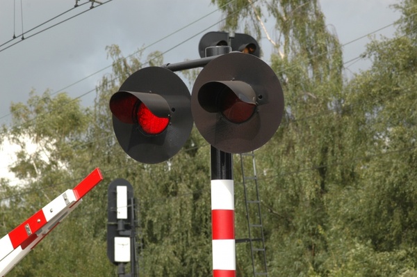 level crossing railway crossing train
