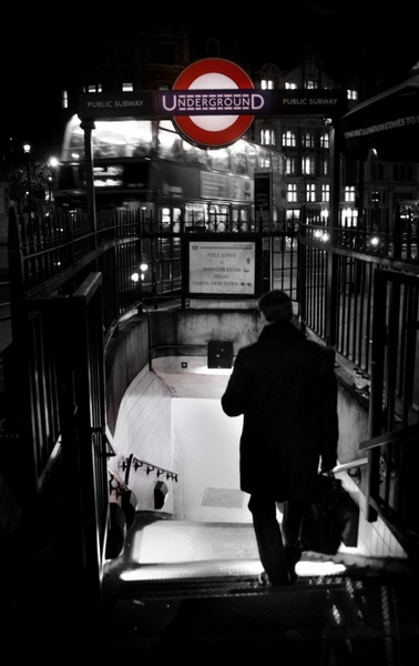 london tube at trafalgar square 