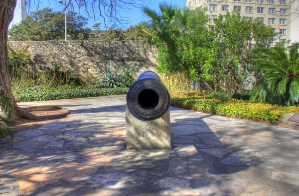 looking inside the cannon in san antonio texas