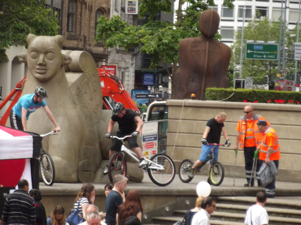 lord mayors show 2014 victoria square bike tricks