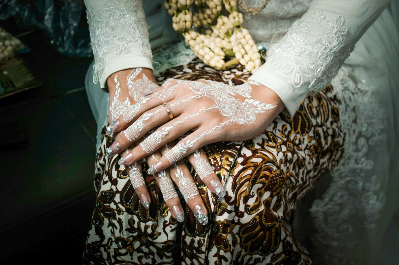 mehndi design art picture elegant bride hands closeup