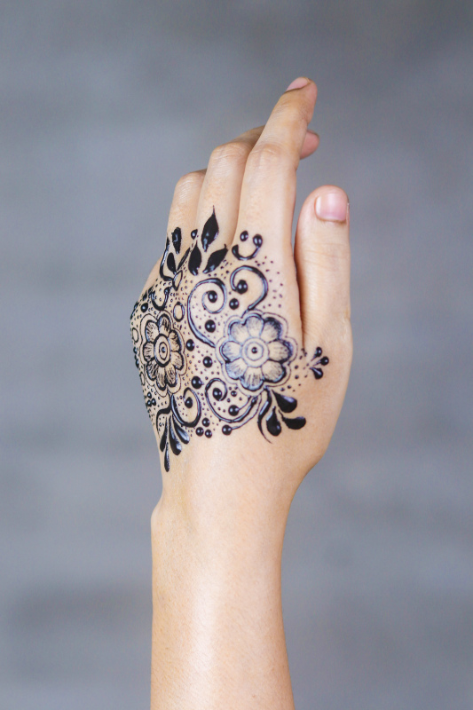 mehndi design art picture elegant decorative hand closeup