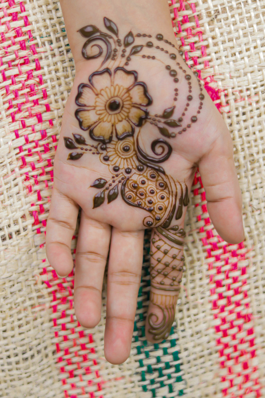 mehndi design art picture elegant flower pattern hand closeup