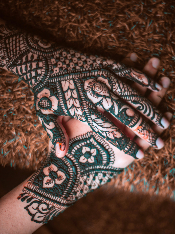 mehndi design picture decorated hands closeup