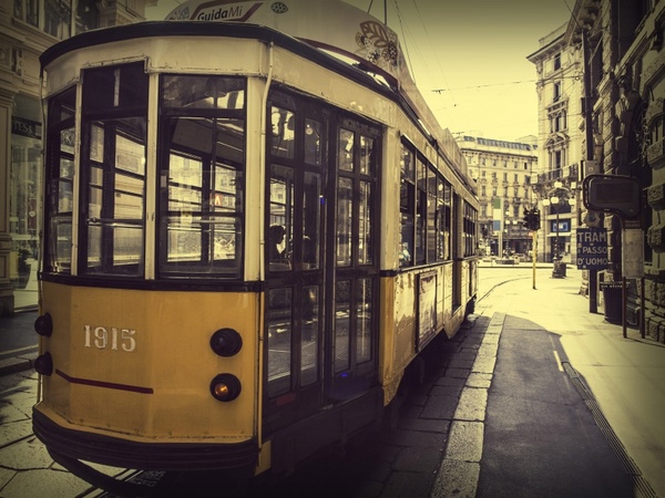 milano italy tram 
