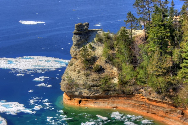 miners castle and lake at pictured rocks national lakeshore michigan 
