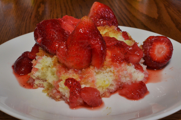mmm pineapple angel food cake with strawberries