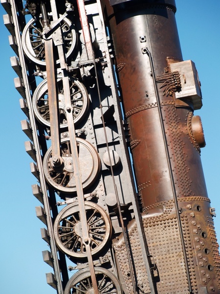 monument locomotive metal