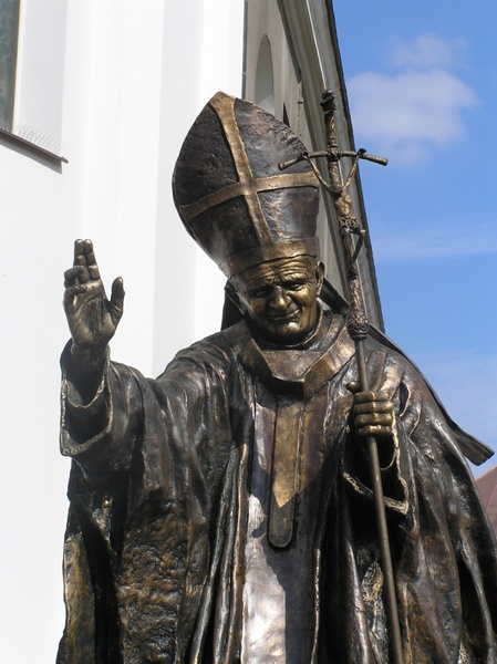monument pope statue 
