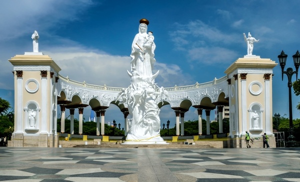 monument to the virgin maracaibo venezuela