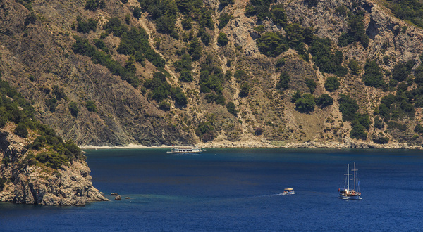 mountain and sea 