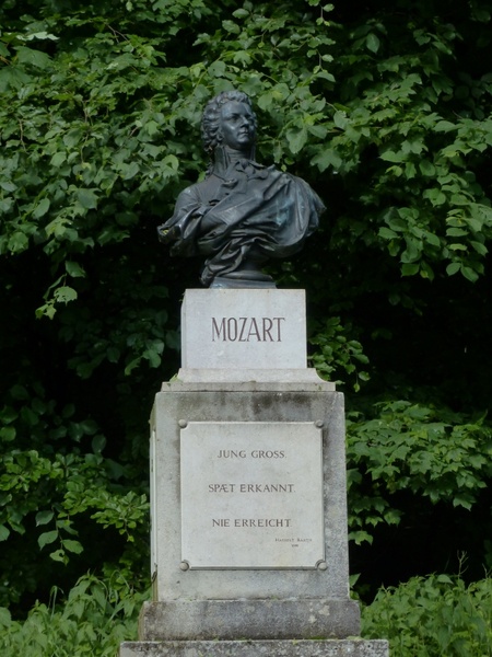 mozart statue monument 