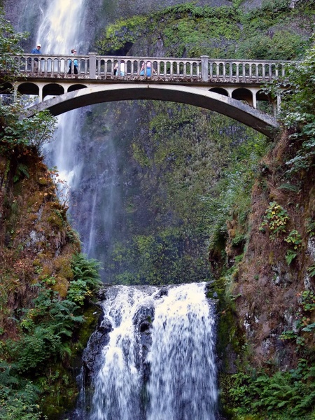 multnomah falls waterfall old bridge