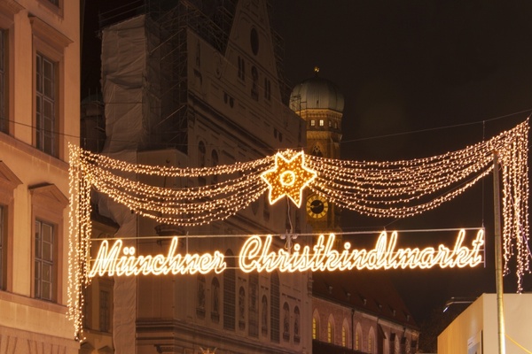 munich christmas market spire