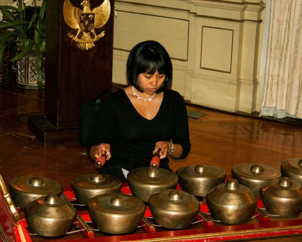 music woman gamelan