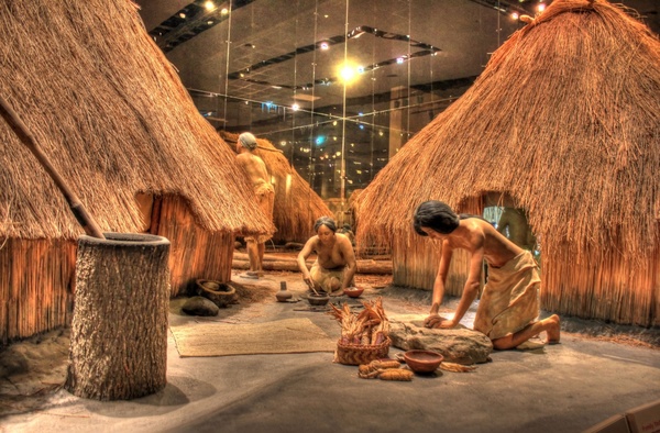 native americans working besides houses at cahokia mounds illinois 