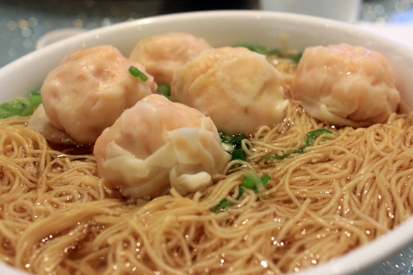 noodle soup with shrimp dumplings 