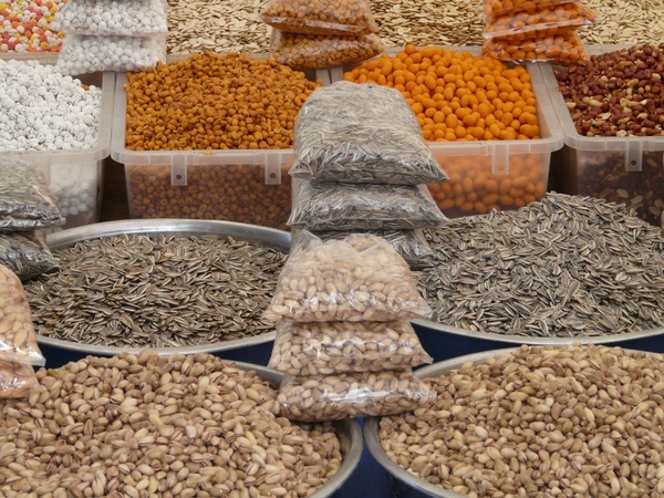 nuts grains market 