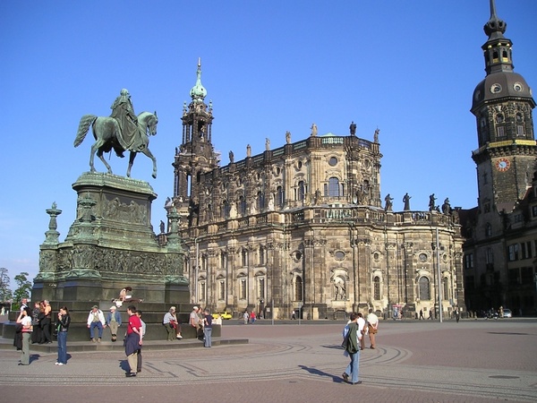 old town dresden statue