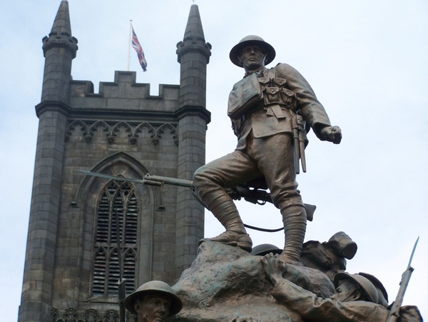oldham war memorial soldier
