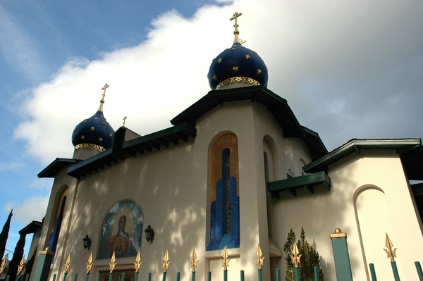 orthodox church of all russian saints approaching from el camino real burlingame calfornia usa