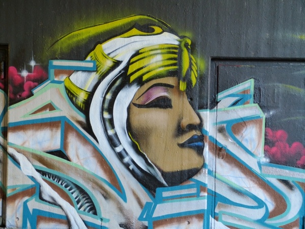 painting graffiti face