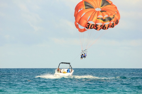 parasailing at miami florida 