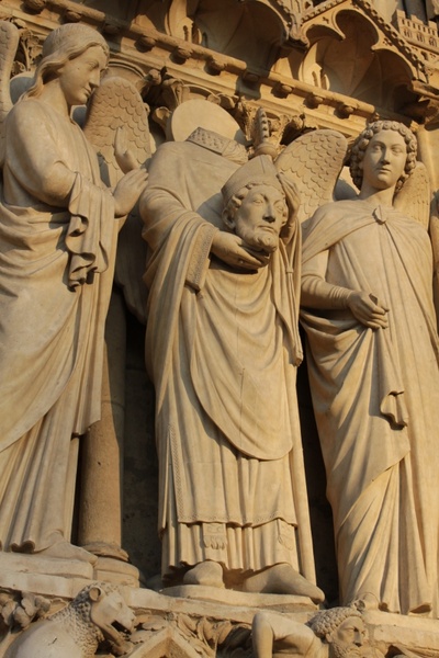 paris church statue