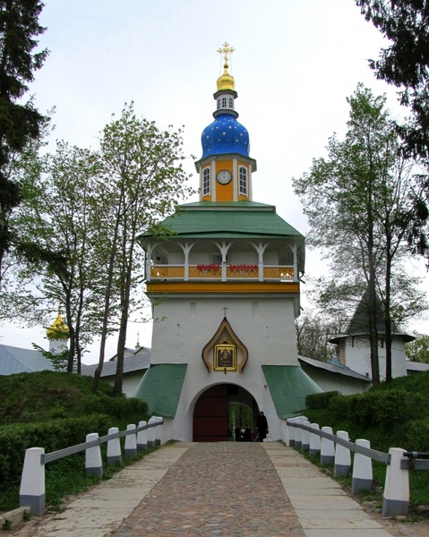 pechory russia monastery