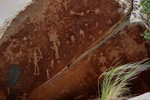 petroglyph steinzeichnung symbol