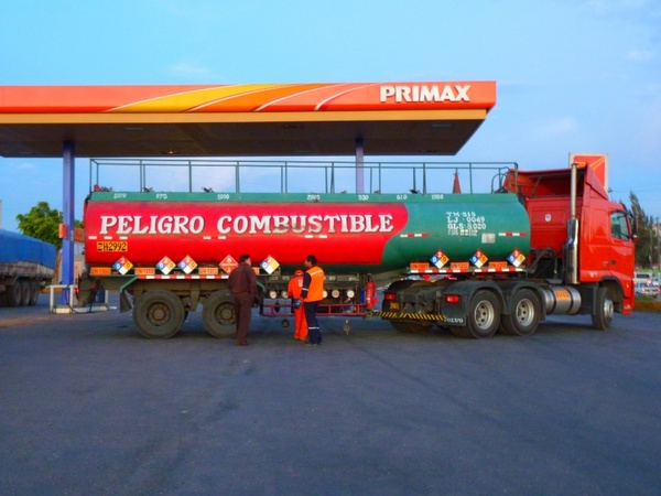 petrol stations truck tank wagon