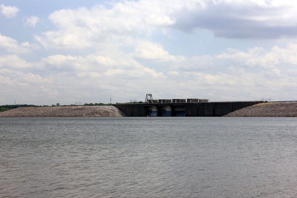 picture of the dam at alum creek state park state park ohio 